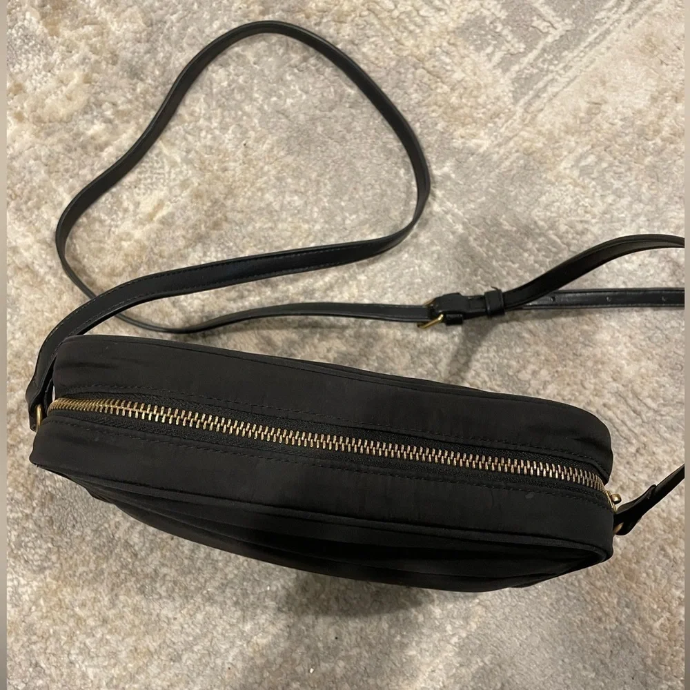 Banana Republic Black Crossbody Purse Handbag Bag Wallet Card Slots Minimalist